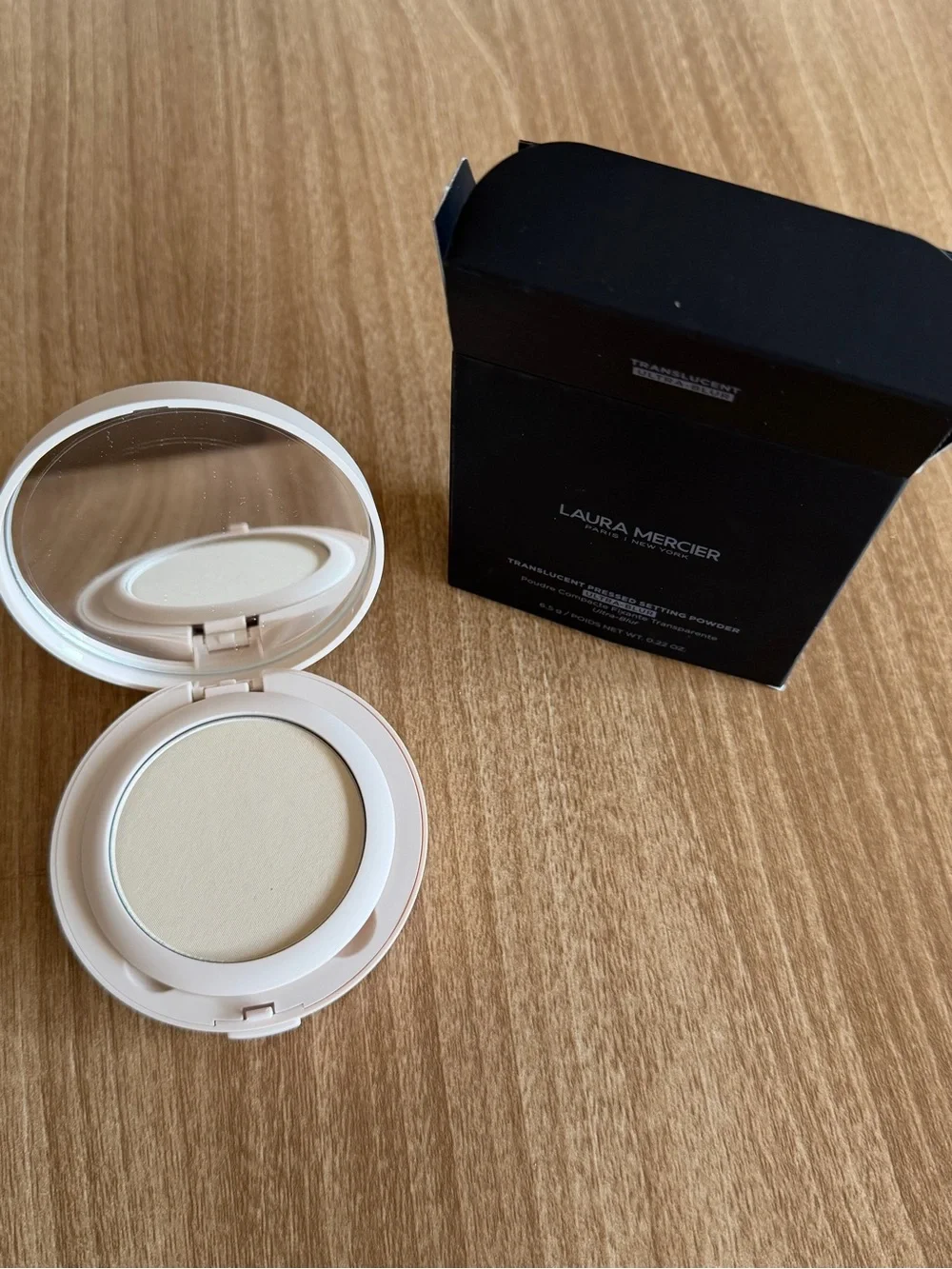 Laura Mercier Ultra-Blur Translucent Pressed Setting Powder with Puff - New